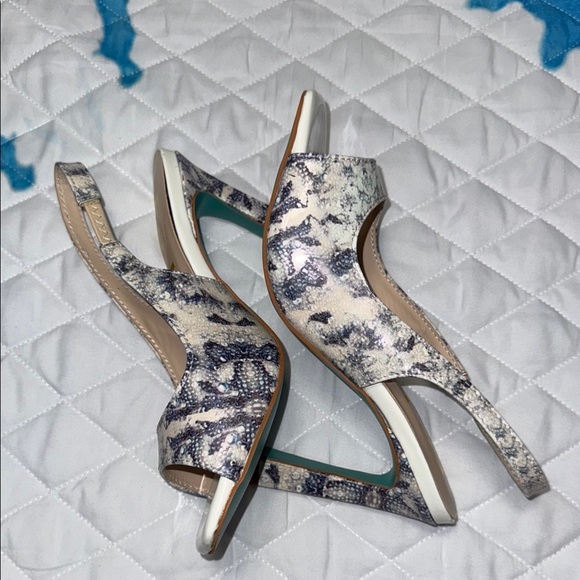 FSJ Women's White and Gray Slingback Heels - Picture 3 of 5